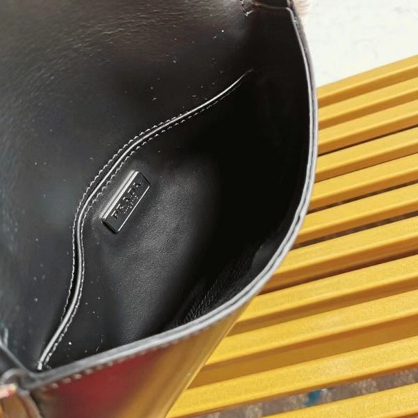 Top réplique sac Prada Cleo avec rabat en noir – Image 3