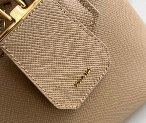 Faux sac Prada Double Mini en beige – Image 10