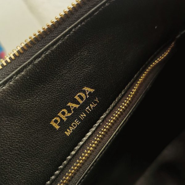 Contrefaçon sac bandoulière Prada en noir – Image 4