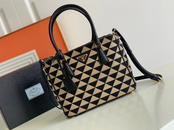 Réplique du sac Prada Galleria petit format en tissu jacquard – Image 4