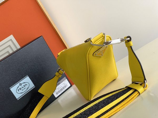 Contrefaçon sac bandoulière Prada Triangle en jaune – Image 9