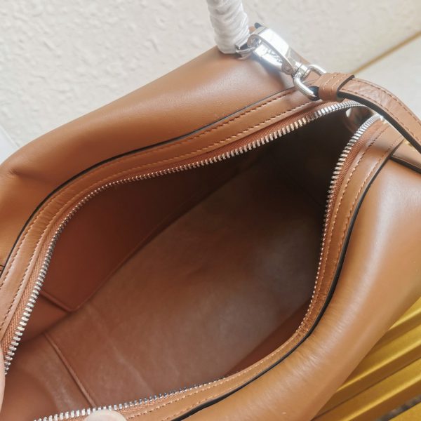 Réplique sac Prada Supernova moyen modèle à poignée en cuir brun – Image 7