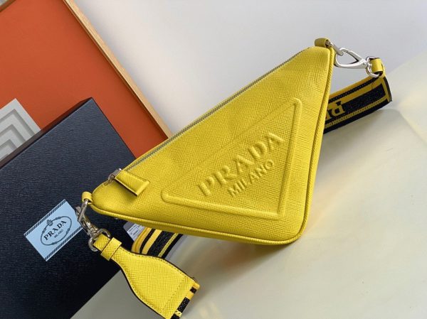 Contrefaçon sac bandoulière Prada Triangle en jaune – Image 8