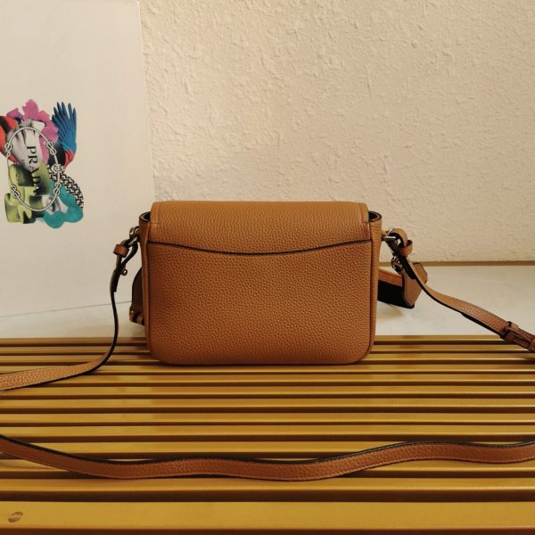 Faux sac bandoulière à rabat Prada en marron – Image 5