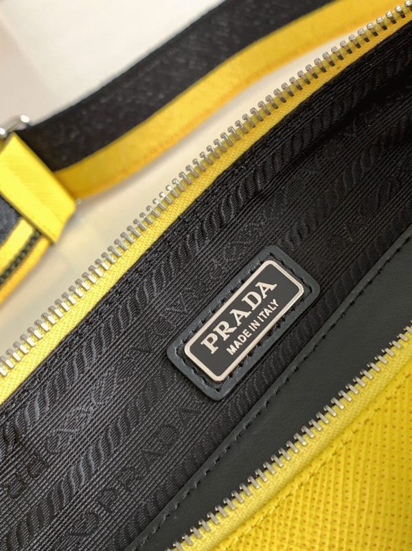 Contrefaçon sac bandoulière Prada Triangle en jaune – Image 4