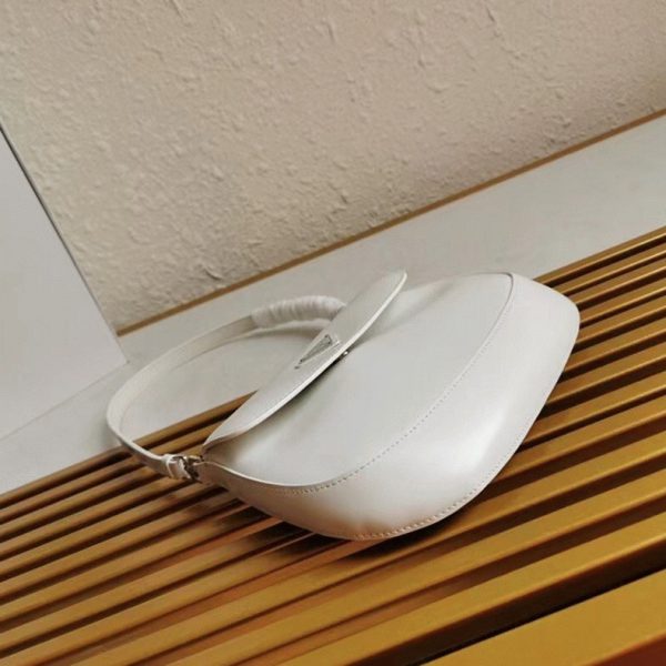 Réplique sac Prada Cleo avec rabat en blanc – Image 7