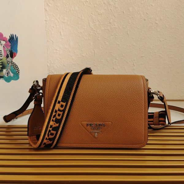 Faux sac bandoulière à rabat Prada en marron – Image 3