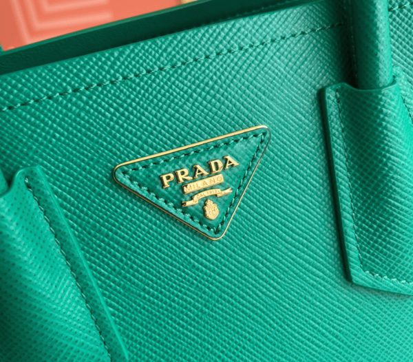 Meilleure réplique sac Prada Double Mini en vert – Image 9