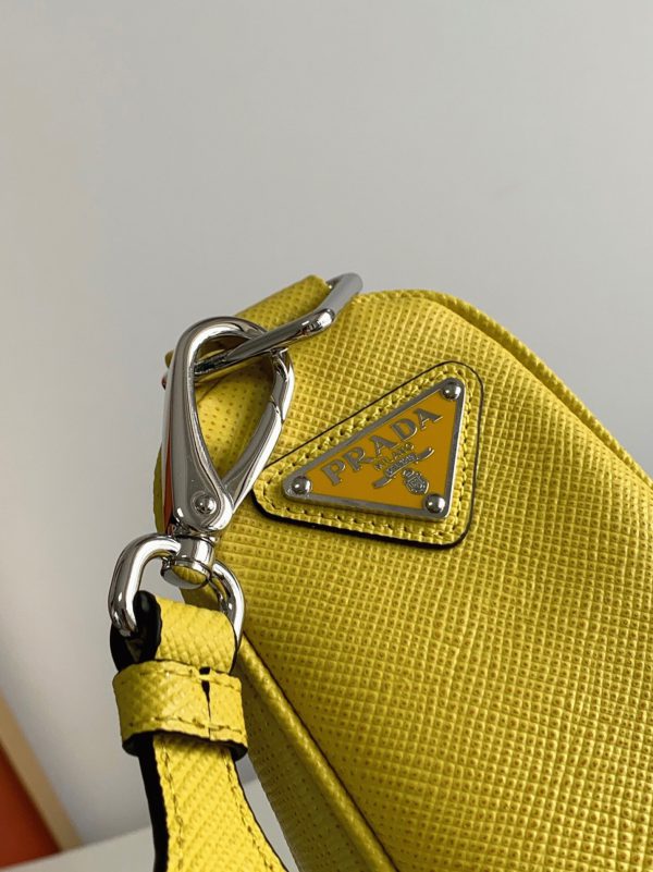 Contrefaçon sac bandoulière Prada Triangle en jaune – Image 2