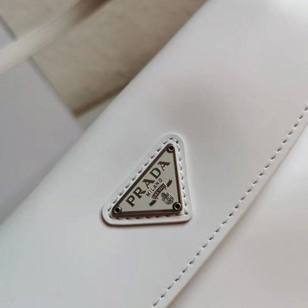 Réplique sac Prada Cleo avec rabat en blanc – Image 5