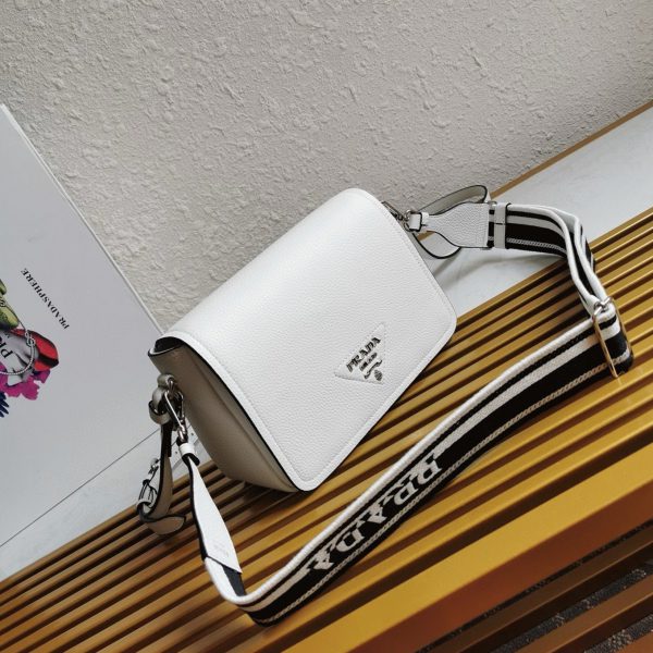 Réplique sac bandoulière à rabat Prada en blanc – Image 6