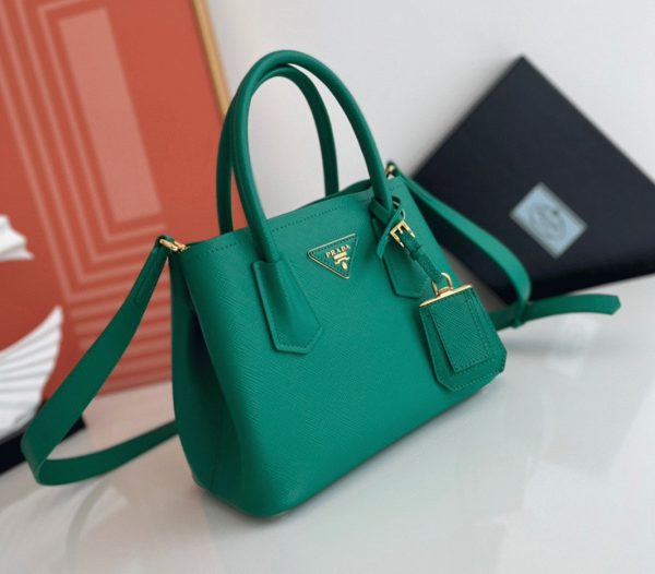 Meilleure réplique sac Prada Double Mini en vert – Image 6