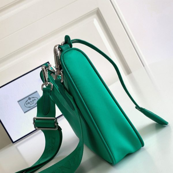 Réplique sac bandoulière Prada Re-Edition en vert – Image 8