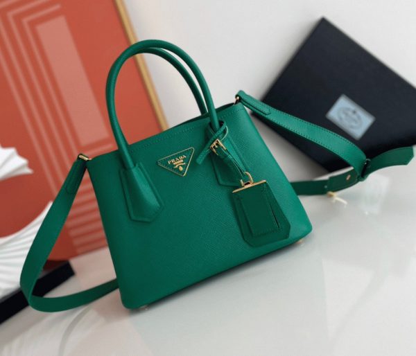 Meilleure réplique sac Prada Double Mini en vert – Image 4