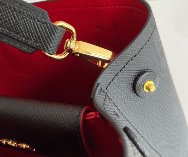 Réplique sac Prada Double Mini en noir – Image 7