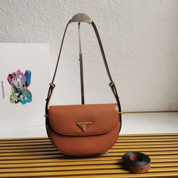 Fausse sacoche Prada Arque avec rabat en marron – Image 7