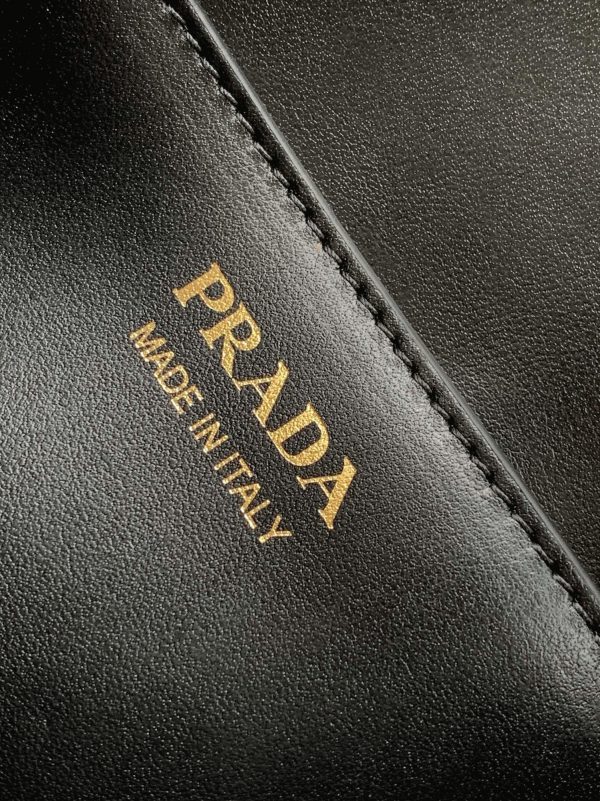Réplique sac bandoulière Prada en noir – Image 7