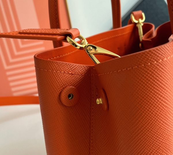 Contrefaçon sac Prada Double Mini en orange – Image 10