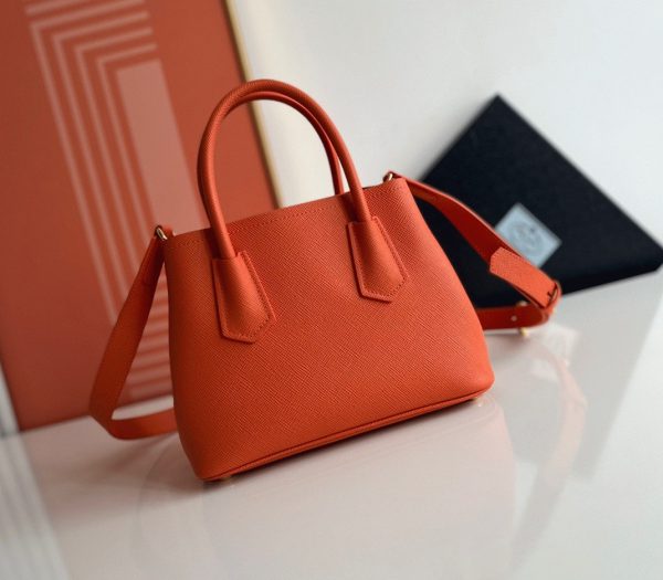 Contrefaçon sac Prada Double Mini en orange – Image 9