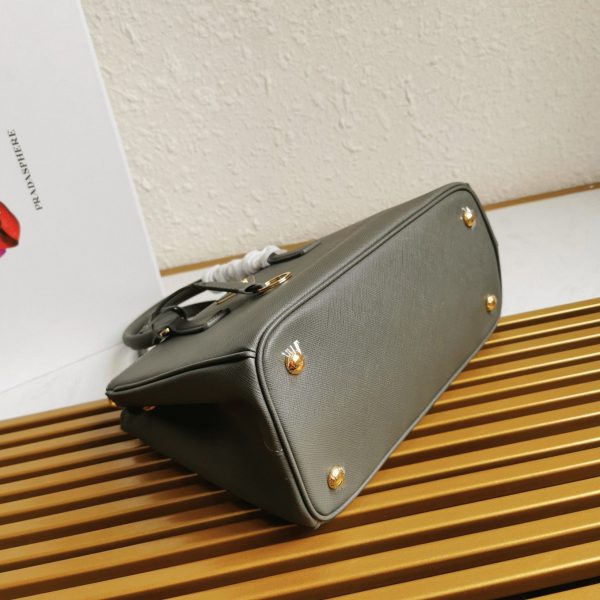Réplique du sac Prada Galleria moyen format en gris – Image 2