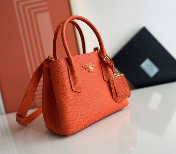 Contrefaçon sac Prada Double Mini en orange – Image 8