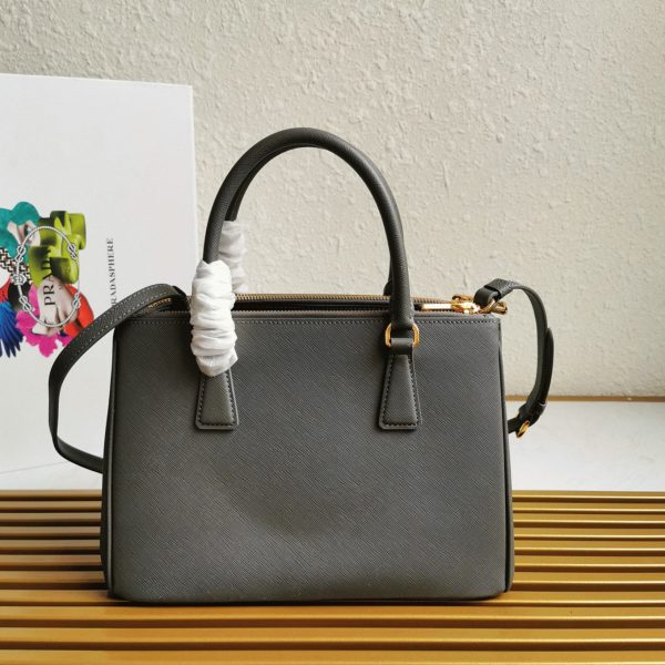Réplique du sac Prada Galleria moyen format en gris – Image 3