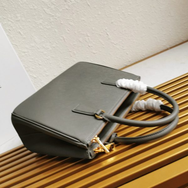 Réplique du sac Prada Galleria moyen format en gris – Image 5