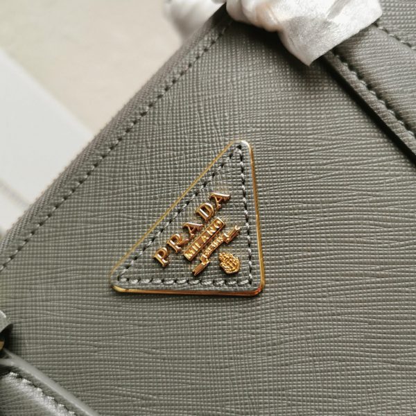 Réplique du sac Prada Galleria moyen format en gris – Image 6