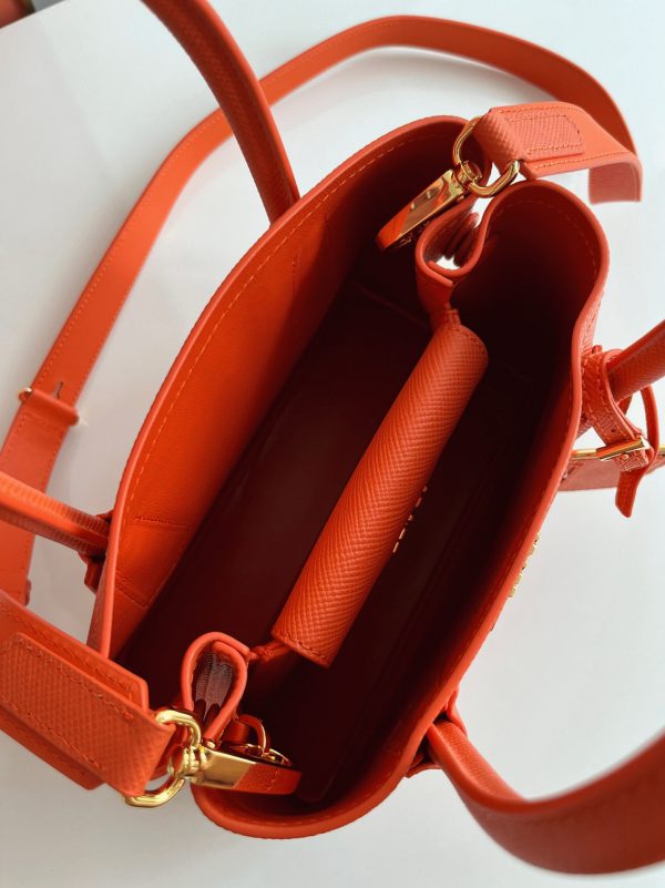 Contrefaçon sac Prada Double Mini en orange – Image 4