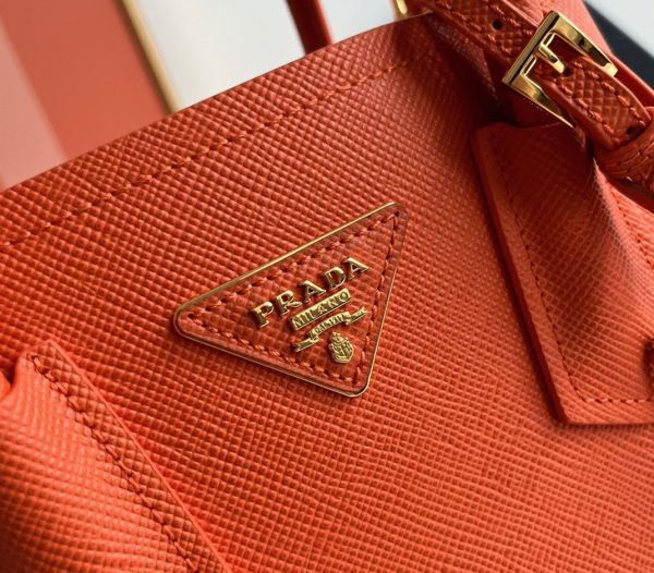 Contrefaçon sac Prada Double Mini en orange – Image 3