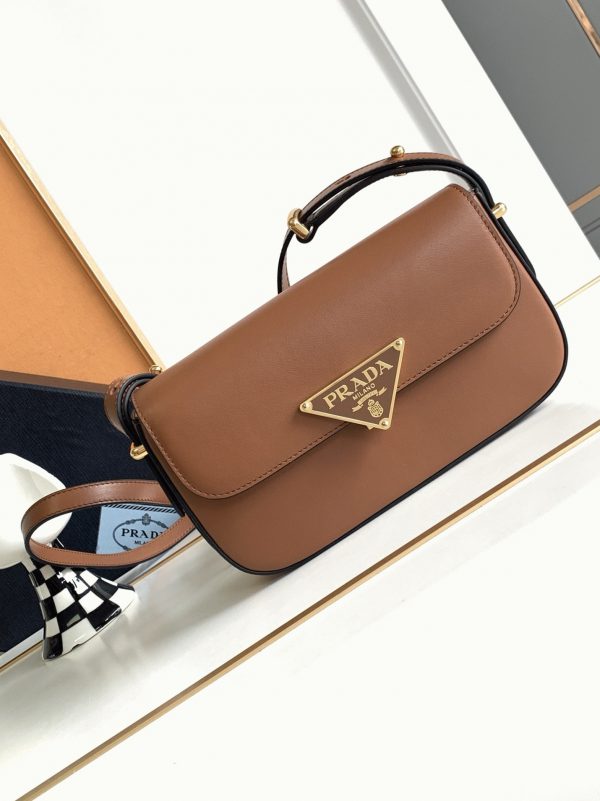 Contrefaçon sac bandoulière Prada en cuir de veau lisse cognac – Image 9