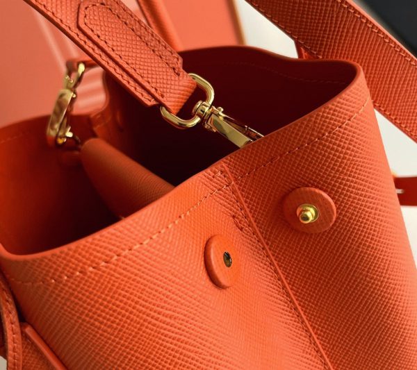 Contrefaçon sac Prada Double Mini en orange – Image 2