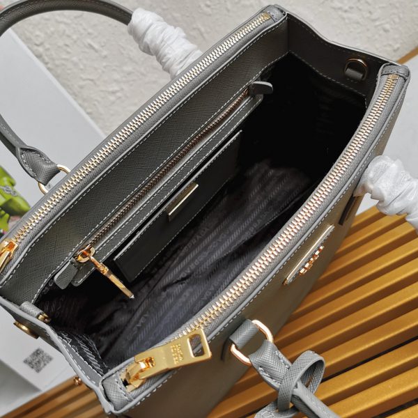 Réplique du sac Prada Galleria moyen format en gris – Image 9