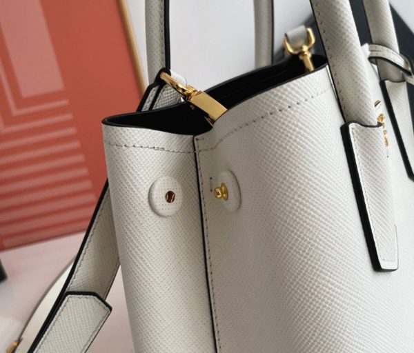 Réplique sac Prada Double Mini en blanc – Image 9