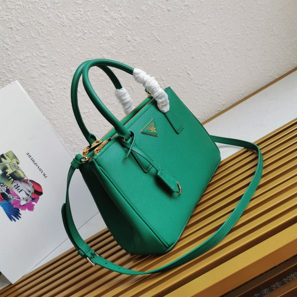 Fausse version du sac Prada Galleria moyen format en mangue – Image 7