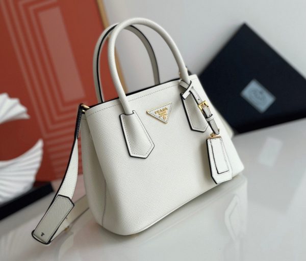 Réplique sac Prada Double Mini en blanc – Image 5