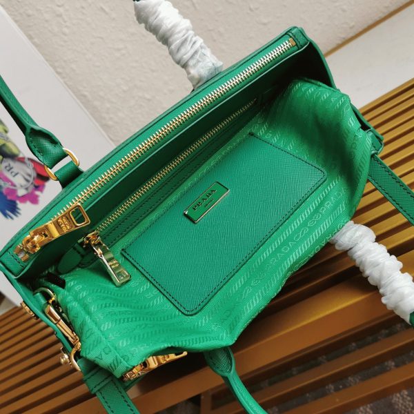 Fausse version du sac Prada Galleria moyen format en mangue – Image 4