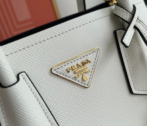 Réplique sac Prada Double Mini en blanc – Image 2