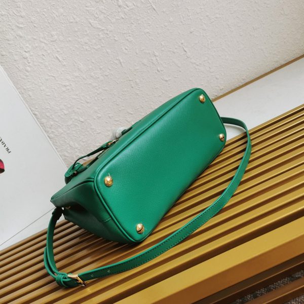 Fausse version du sac Prada Galleria moyen format en mangue – Image 2