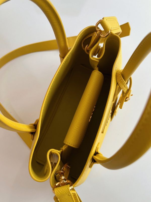 Faux sac Prada Double Mini en jaune – Image 10