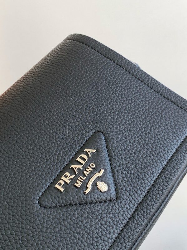 Contrefaçon sac bandoulière à rabat Prada en noir – Image 6