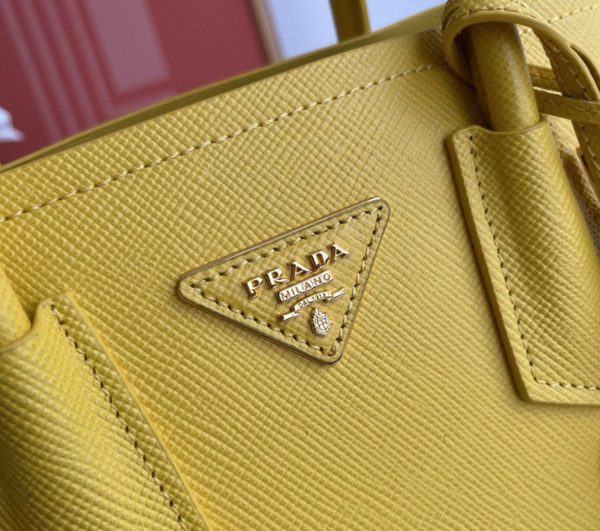 Faux sac Prada Double Mini en jaune – Image 7