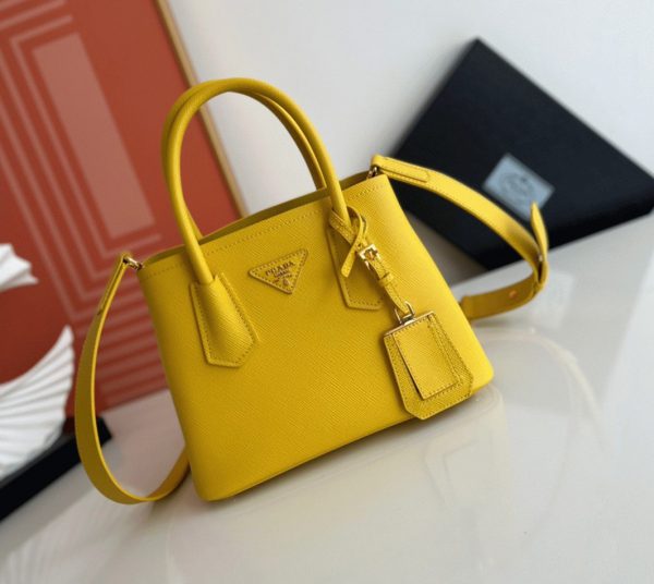 Faux sac Prada Double Mini en jaune – Image 6