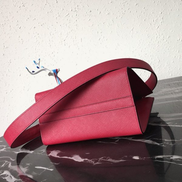 Contrefaçon sac Prada Monochrome petit modèle en rouge – Image 4