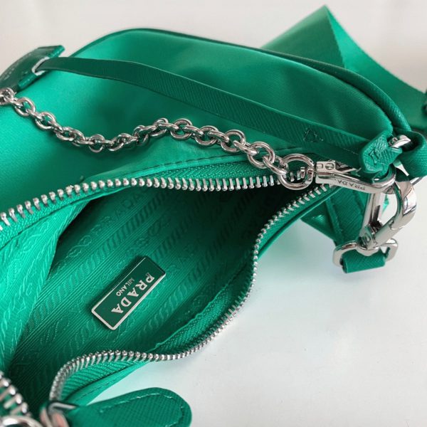 Réplique sac bandoulière Prada Re-Edition en vert – Image 5