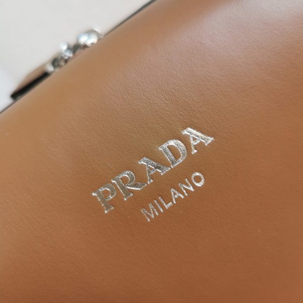Réplique sac Prada Supernova moyen modèle à poignée en cuir brun – Image 2