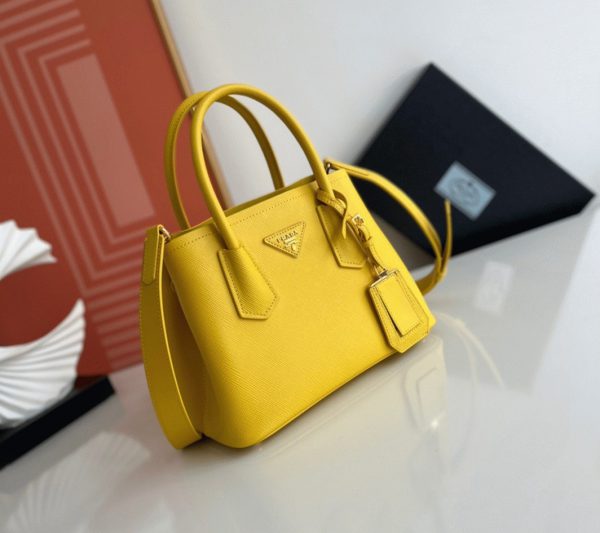 Faux sac Prada Double Mini en jaune – Image 5