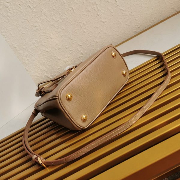 Réplique du sac Prada Mini Galleria en beige – Image 6