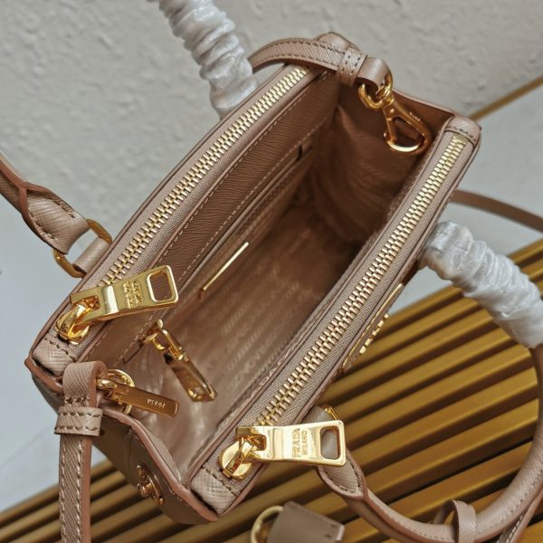 Réplique du sac Prada Mini Galleria en beige – Image 5