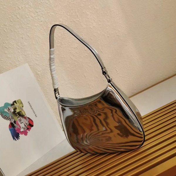 Faux sac Prada Cleo petit modèle en argent – Image 10